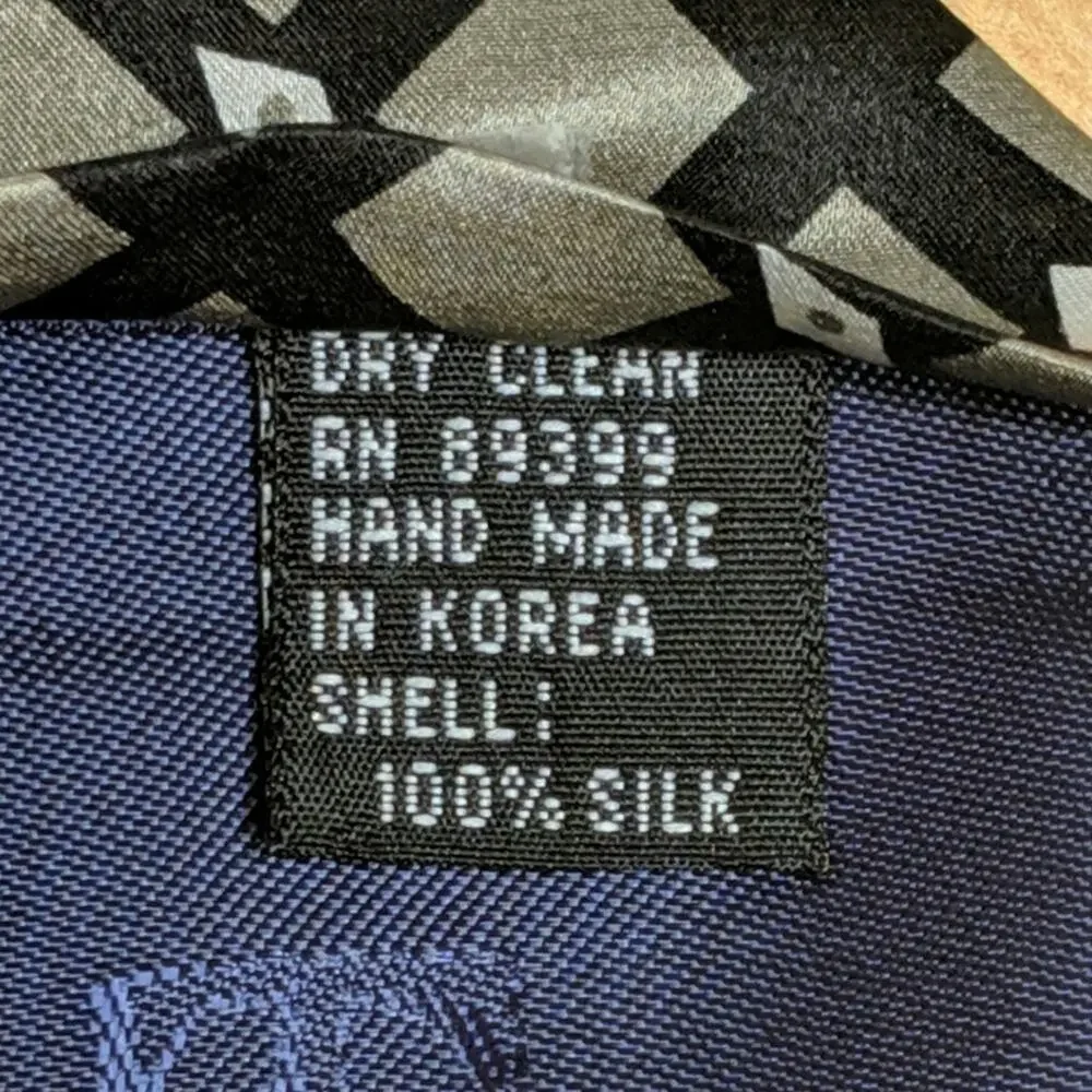 Tongue Tied Silk Tie - Size O/S - GUC